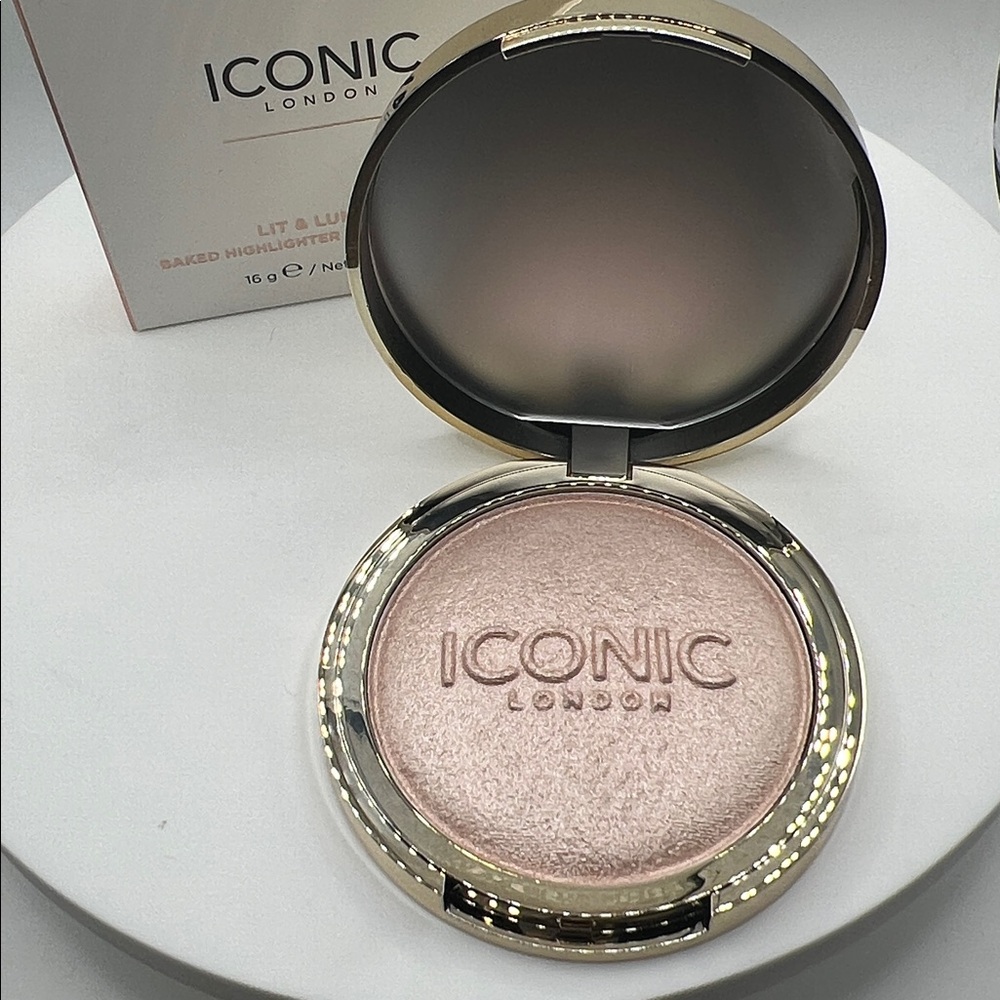 ICONIC London Luminous Highlighter in Universal - Picture 4 of 7